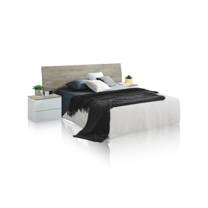 Cabeceira da cama com mesas...