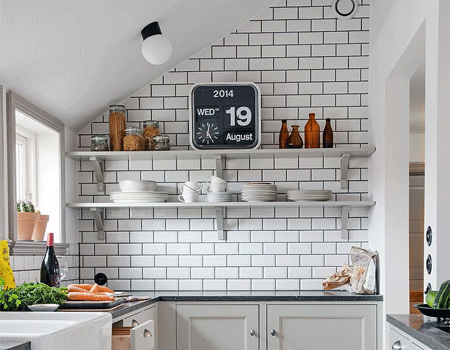 Estantes de pared para la cocina: prácticos y decorativos