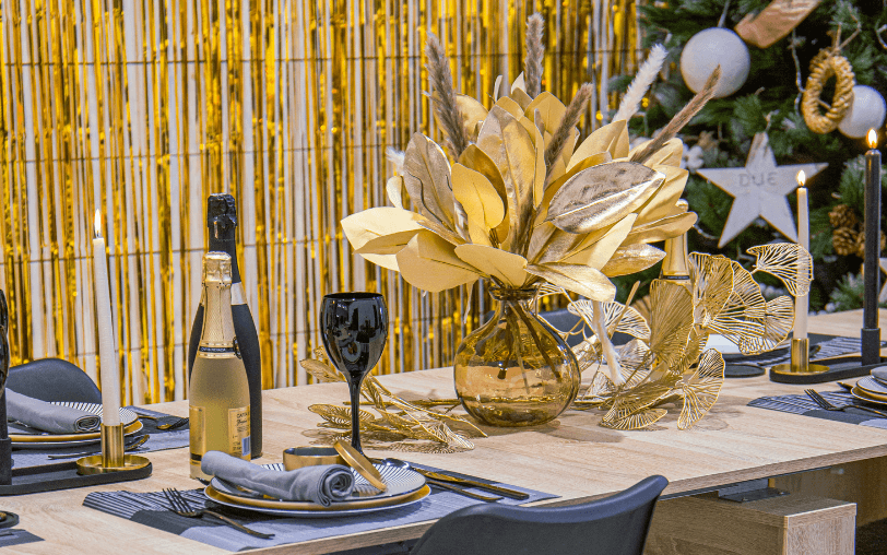 decoracion mesa de nochevieja dorado y negro